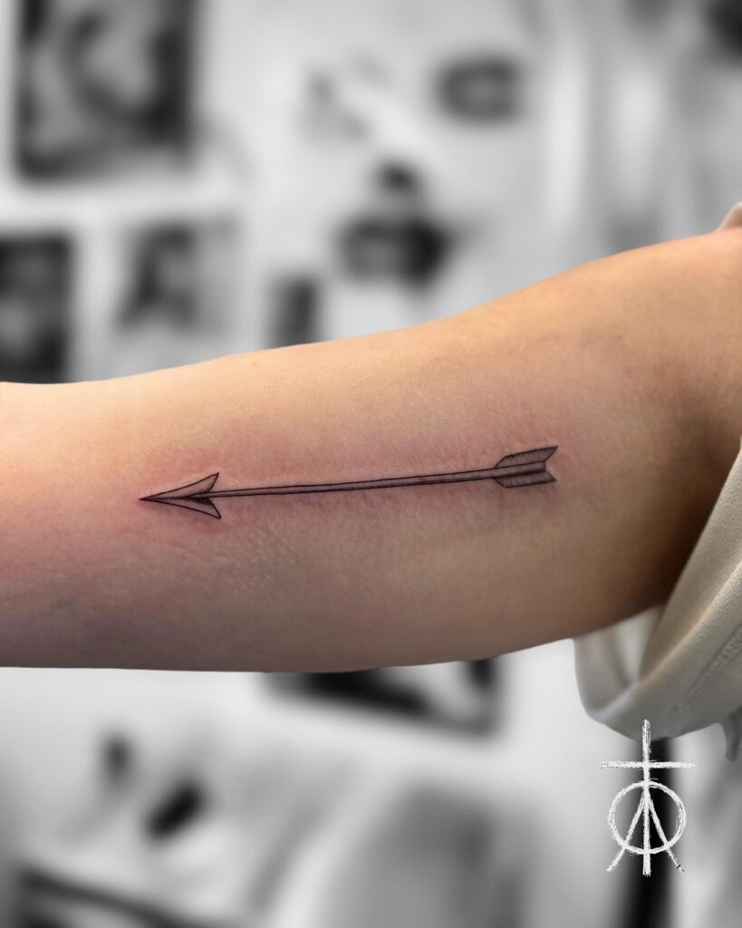 Arrow Tattoo, Fine Line Tattoo by Claudia Fedorovici