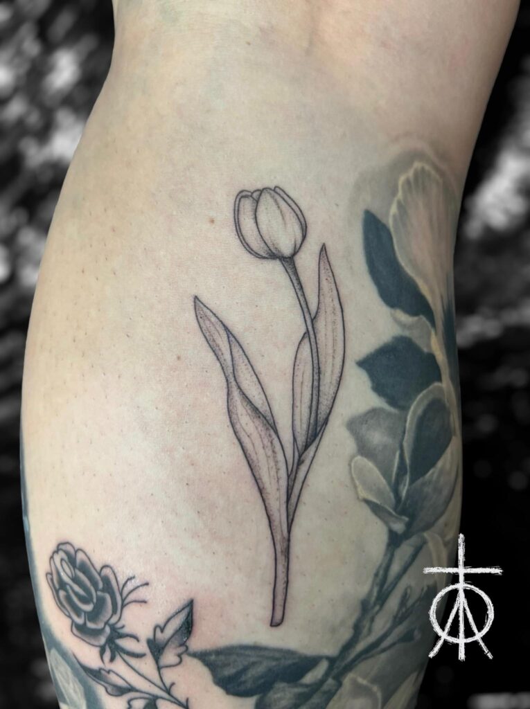 Small Tattoo, Fine Tattoo, Tulip Tattoo by Claudia Fedorovici