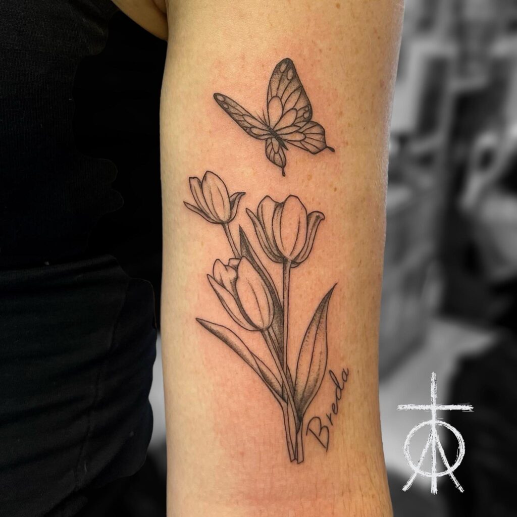 Floral Tattoo, Fine Line Tattoo, Cute Tattoo, Feminine Tattoo by the Best Tattoo Artist in Amsterdam