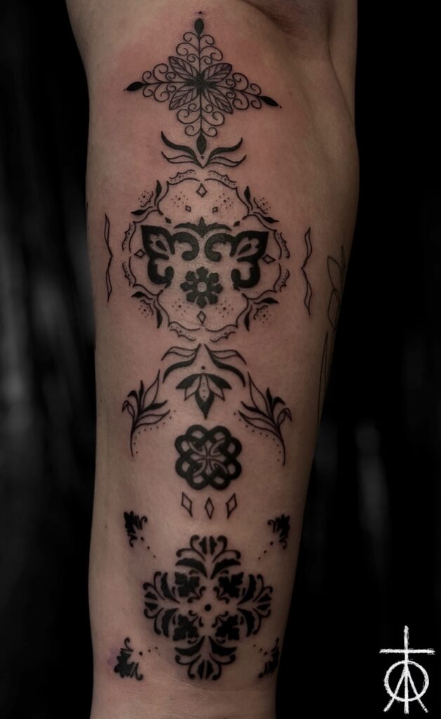Ornamental Tattoo, Blackwork Tattoo, Claudia Fedorovici, Fine Line Tattoos