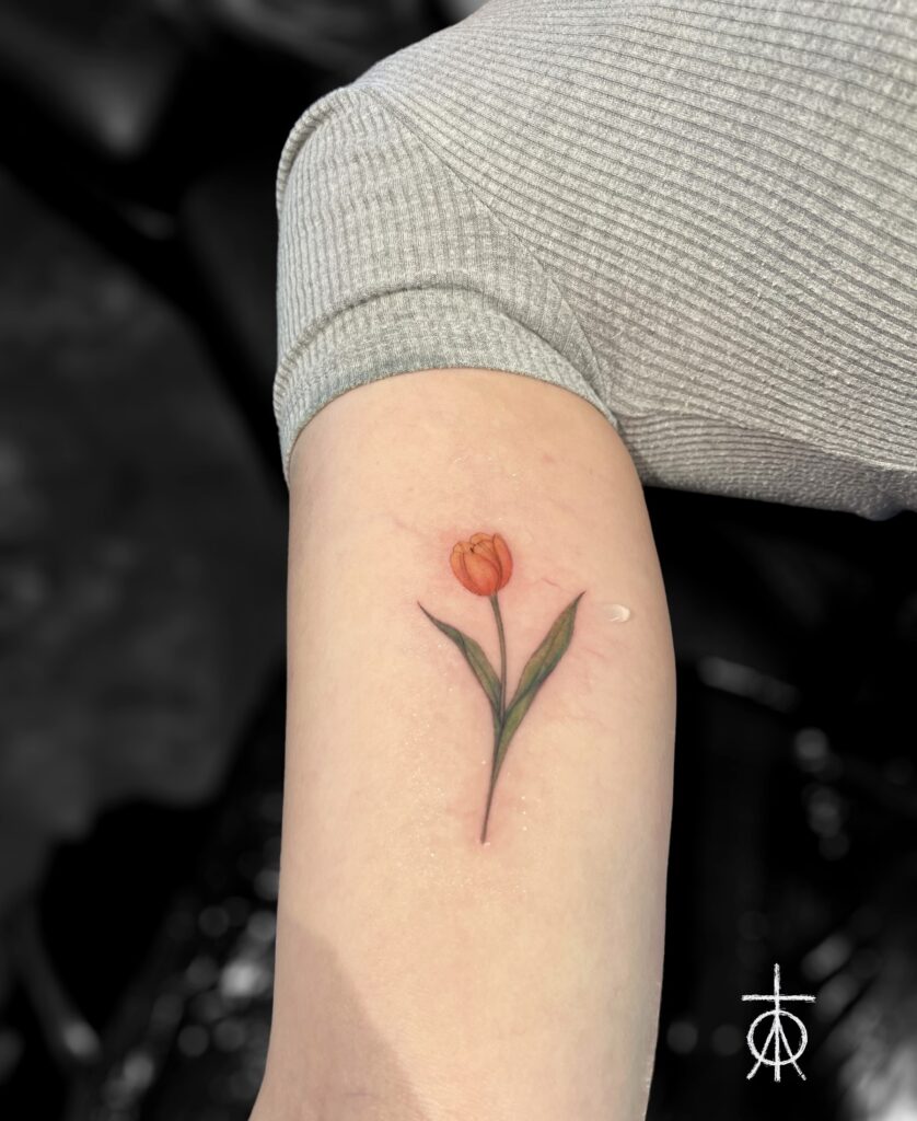 The Best Micro Realism Tattoo, Done By The Best Tattoo Artist In Amsterdam, Claudia Fedorovici, Color Tulip Tattoo