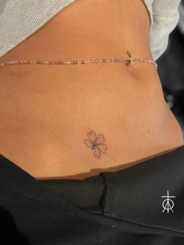 Micro Tattoo, Féminin Tattoo , Fine Tattoo, Floral Tattoo